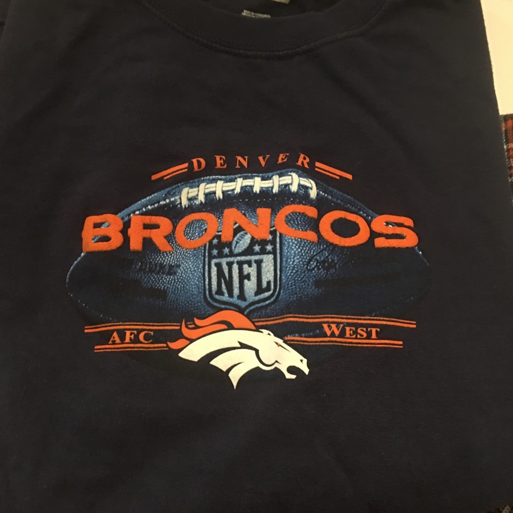 Women’s Denver Broncos T-Shirt Medium